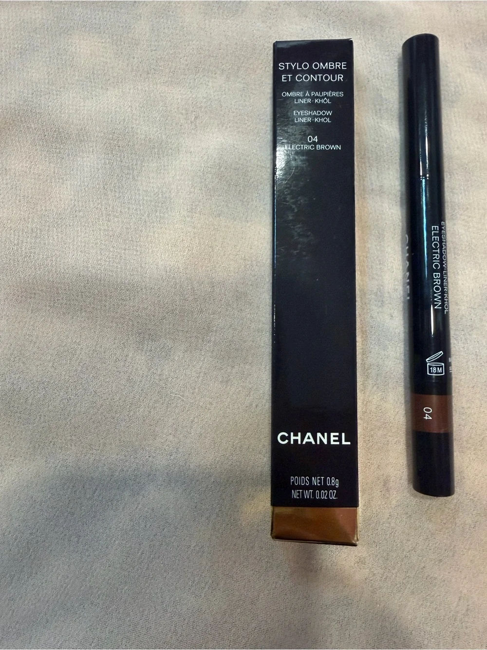 Chanel Stylo Ombre et Contour Eyeshadow Pencil - Electric Brown (04)